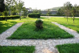 太子峪陵园草坪