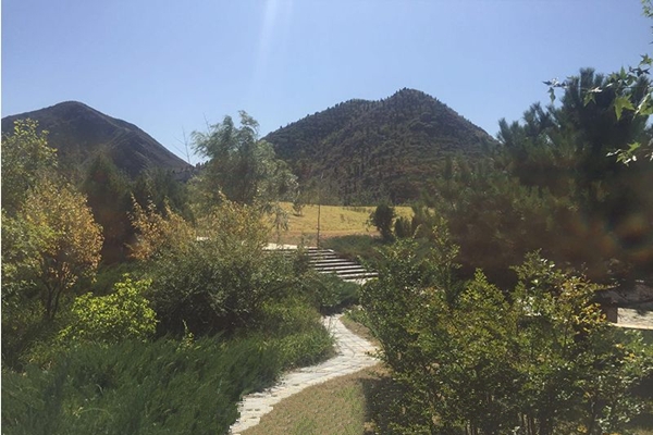 八达岭人民公墓交通便利环境优美