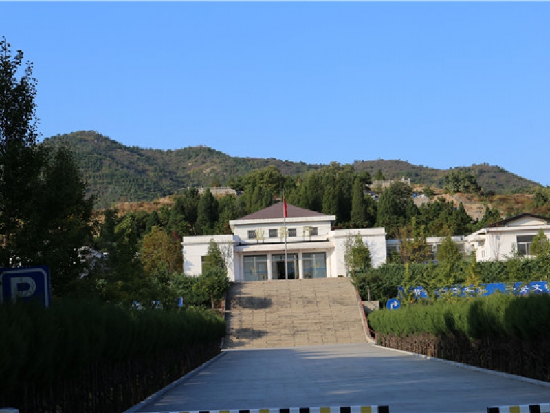 宝云岭公墓全景