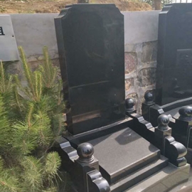 标准墓区:荣华碑