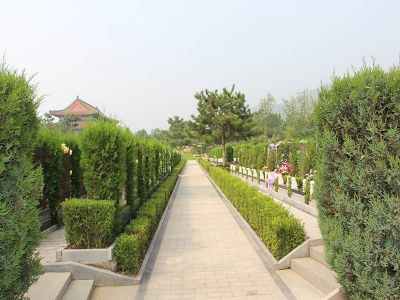 天寿陵园四季景观赏析与购墓优惠指南