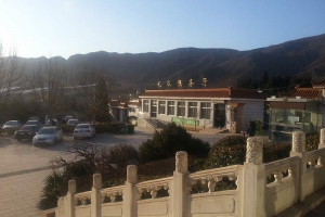 温泉墓园交通指南与园区环境规划解析